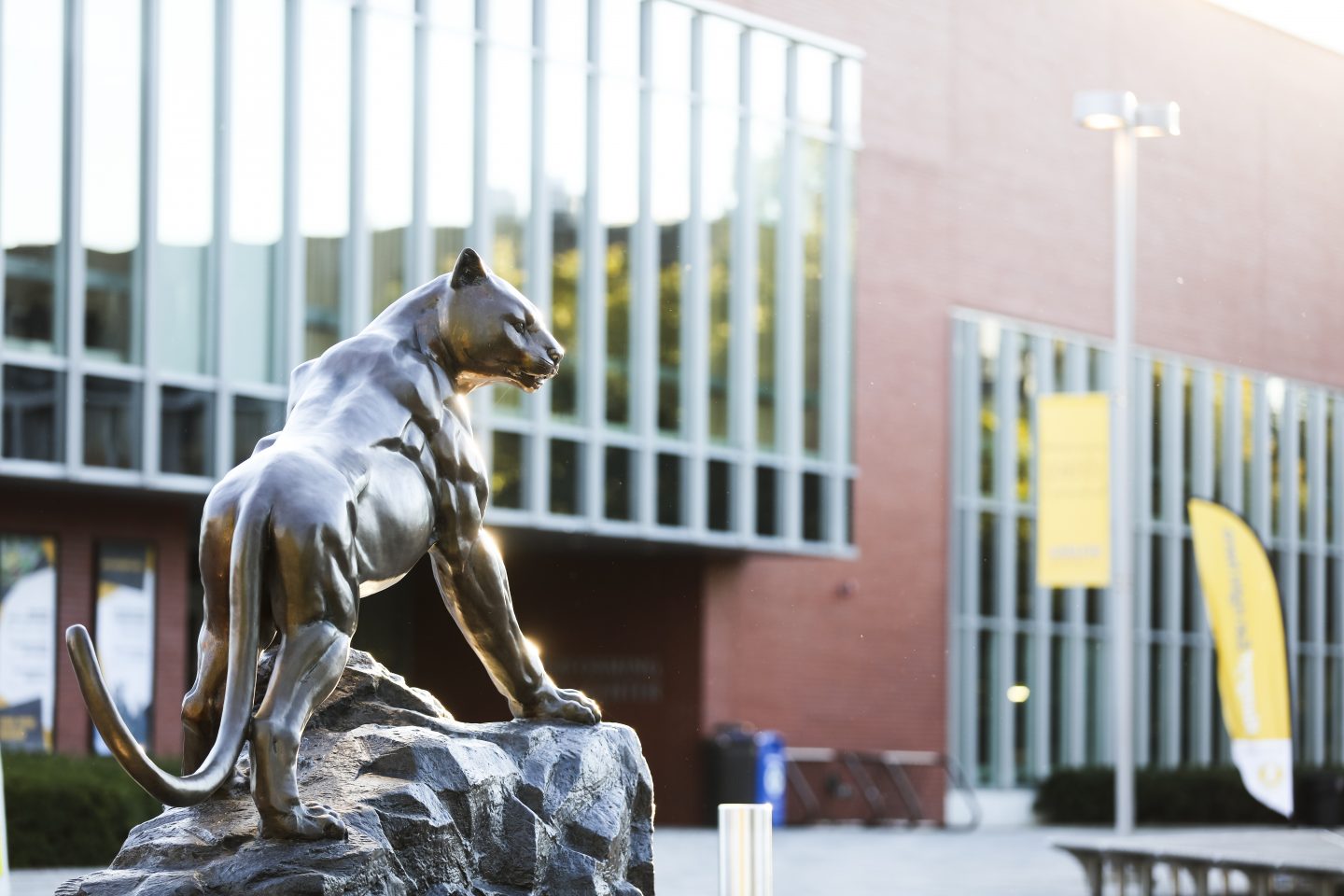 The bronze statue of 麻豆国产精品' Panther mascot in front of the Center for Recreation and Sports